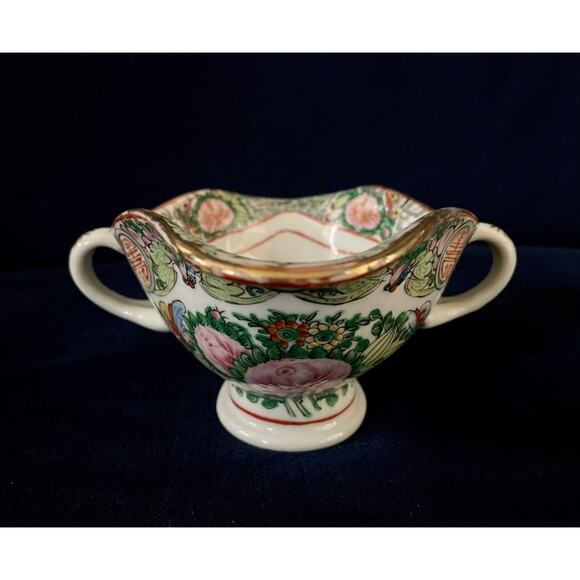 Famille Rose Medallion Gravy Boat with Ladle and Underplate - Picture 10 of 12